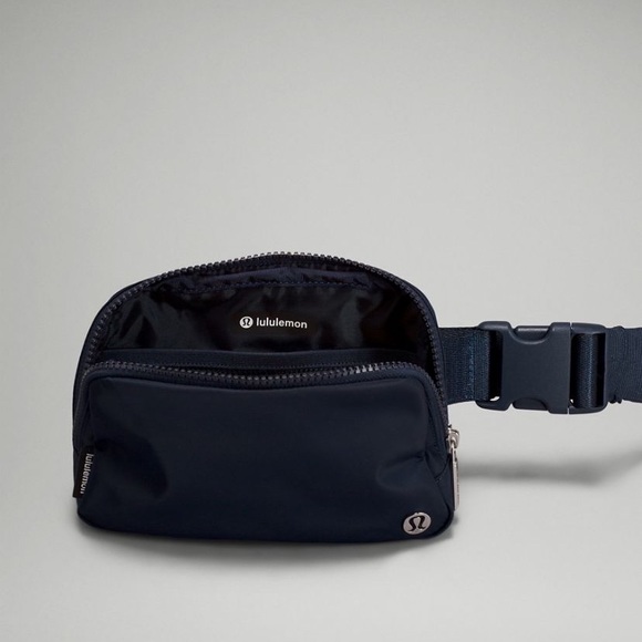 NWT True Navy -lululemon everywhere belt bag Navy Blue with Tags - Picture 3 of 5